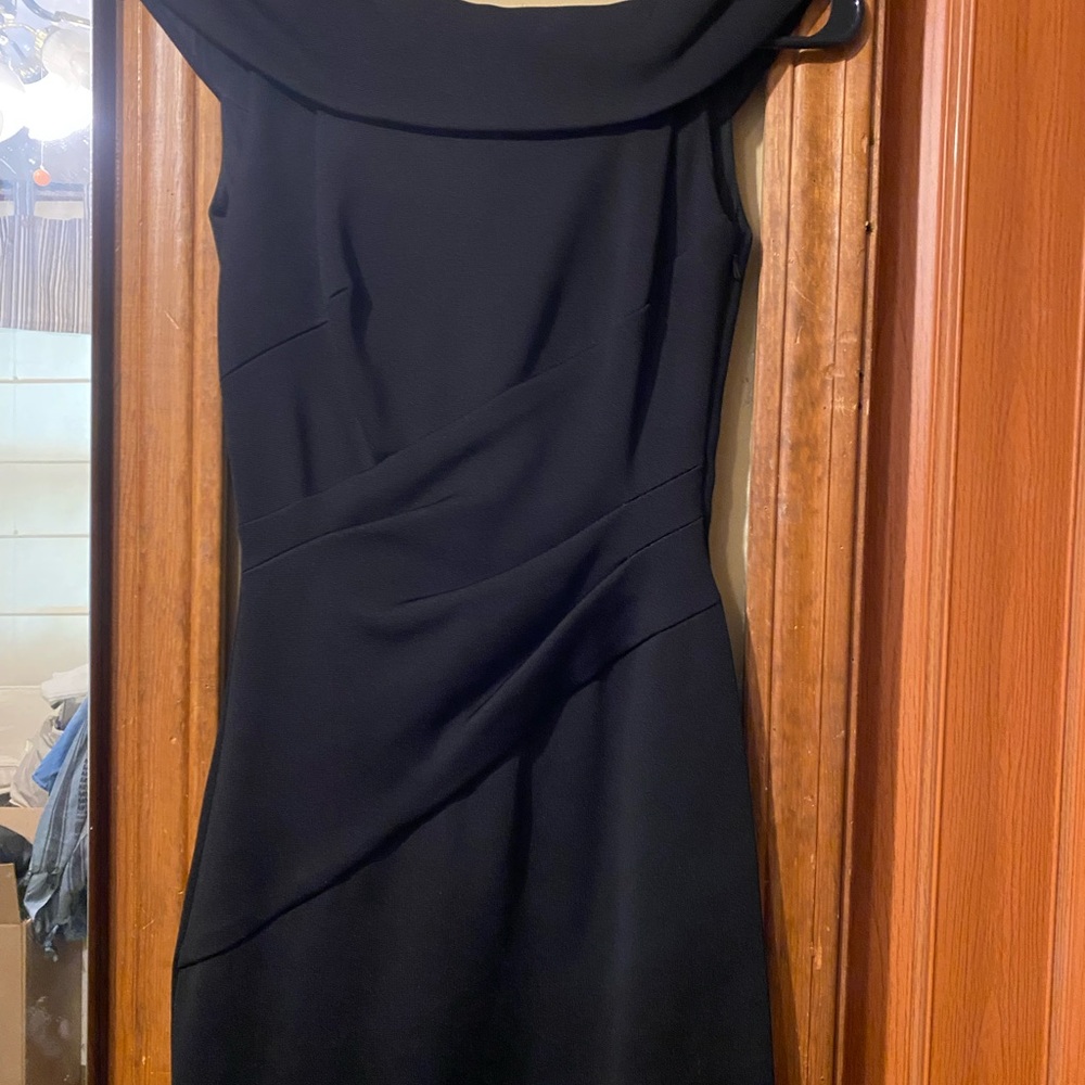 Elegant Black Dress - Picture 2 of 4
